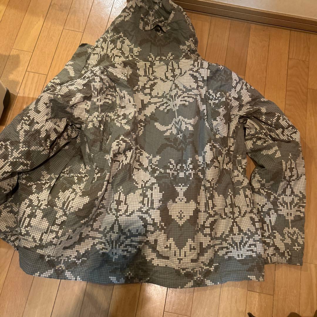 BURTON 迷彩柄 スノーボードジャケット Mサイズ