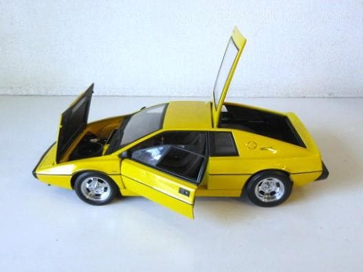 特価 AUTOart (1/18) ロータス エスプリ