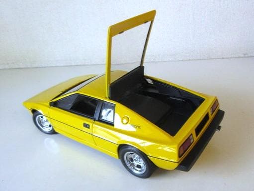 特価 AUTOart (1/18) ロータス エスプリ