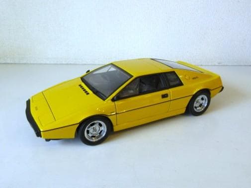 特価 AUTOart (1/18) ロータス エスプリ