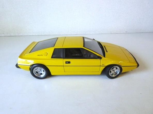 特価 AUTOart (1/18) ロータス エスプリ