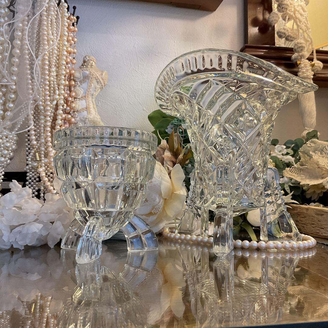 イギリスアンティーク　三脚のプレスガラス