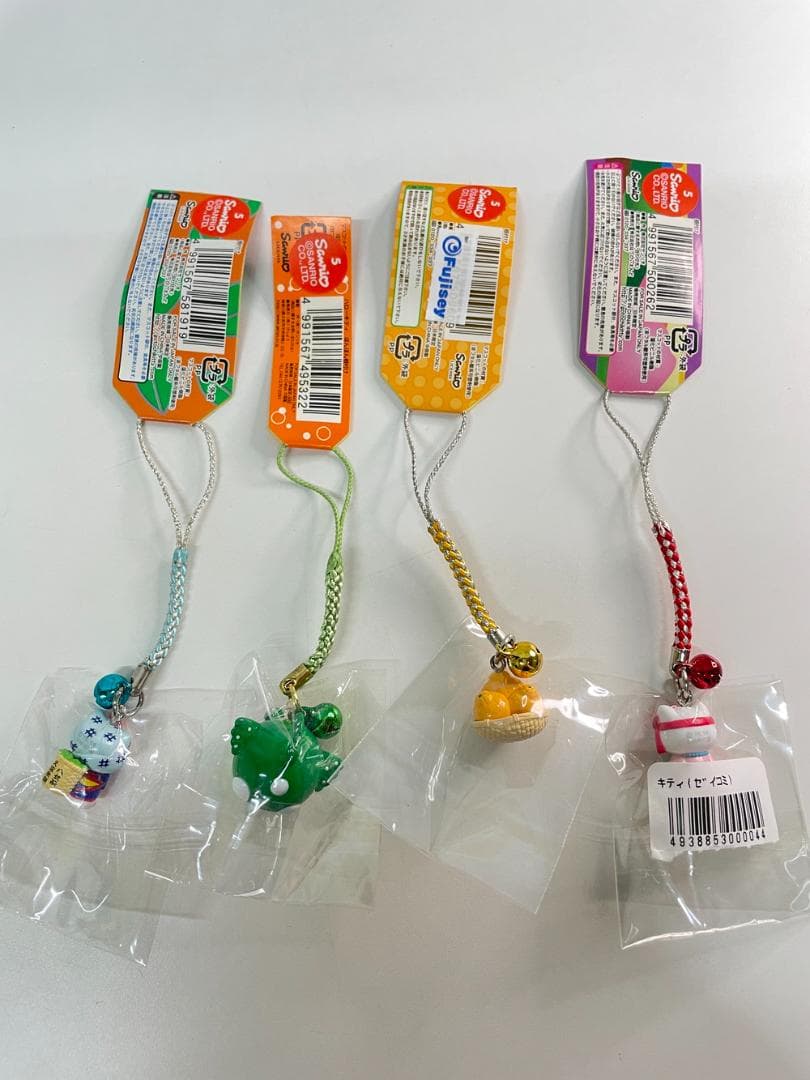 ◆サンリオ HELLO KITTY ご当地ストラップ 27個セット 　08270