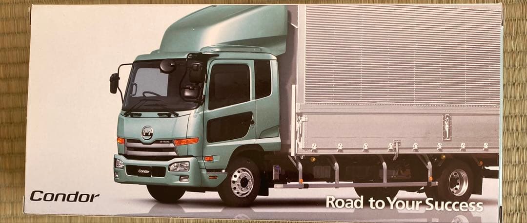 UDトラックス Condor トラックミニチュア　1/43モデル