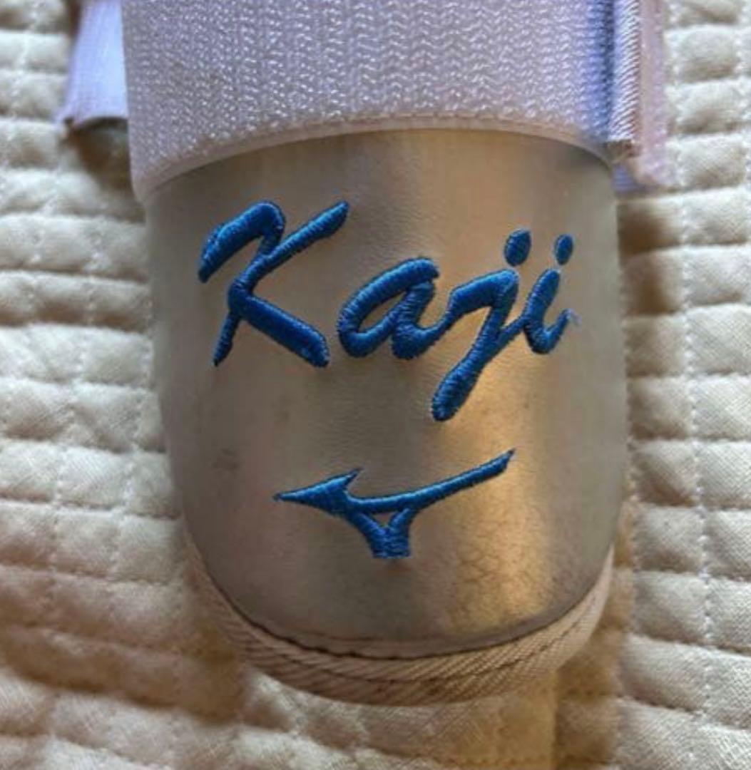 横浜DeNAベイスターズ梶原選手使用エルボーガード