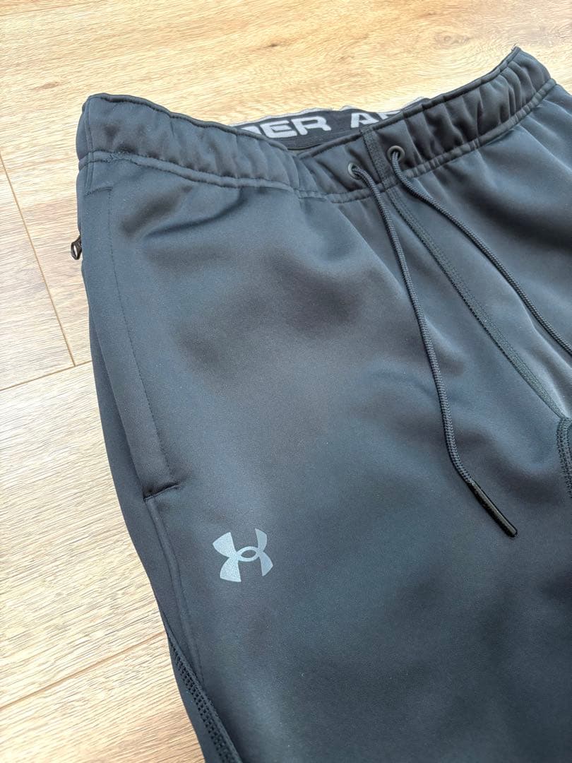【美品】アンダーアーマー　厚手　ジャージ　セットアップ上下　黒
