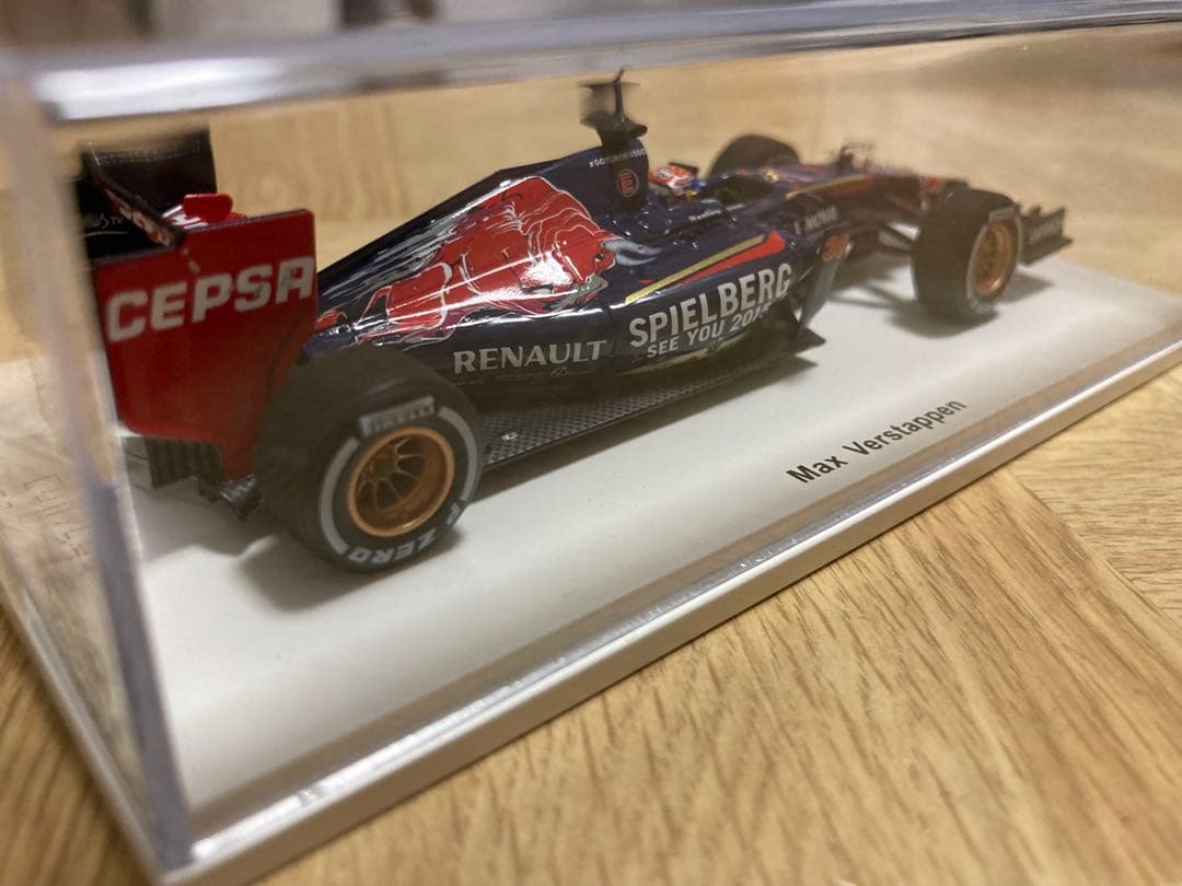 ミニカー Scuderia Toro Rosso STR9 Abu Dhabi Test