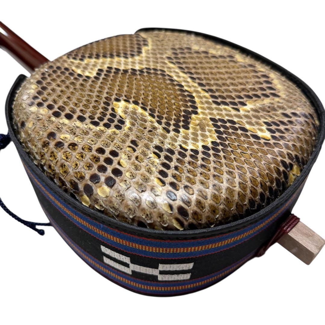 新城慎幸作 三線 紅木棹 本蛇皮強化張り 保証書付 ハードケース付 沖縄三線