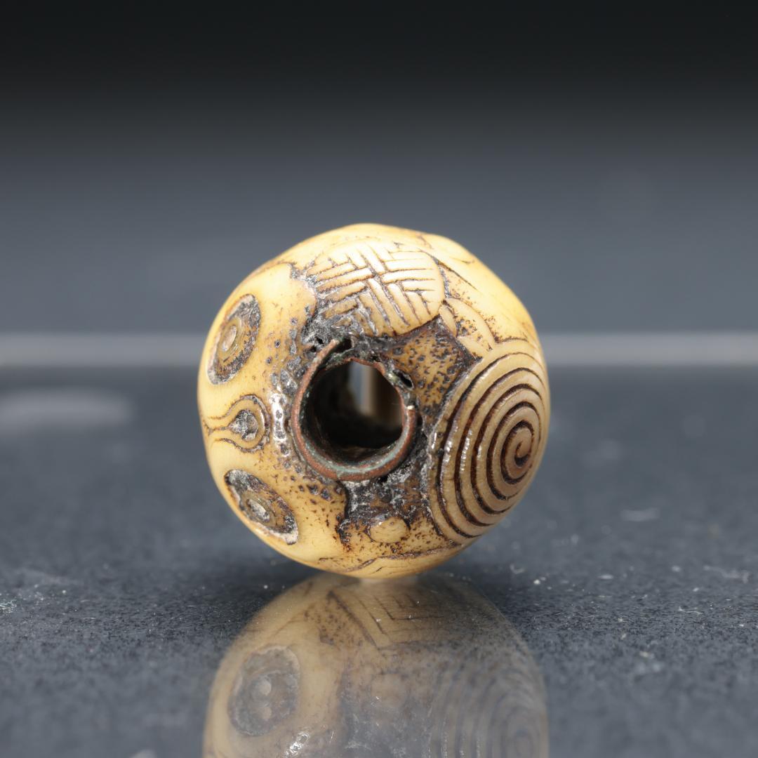 緒締め玉　七宝文　渦　鹿角　骨董　胴乱　印籠　R1446