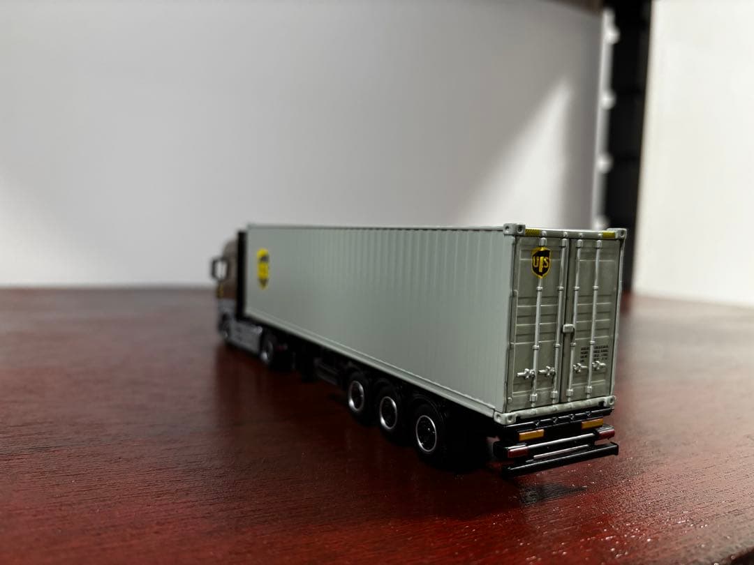 MINIGT No.705 UPSアクトロストラック&UPSフィギュアセット