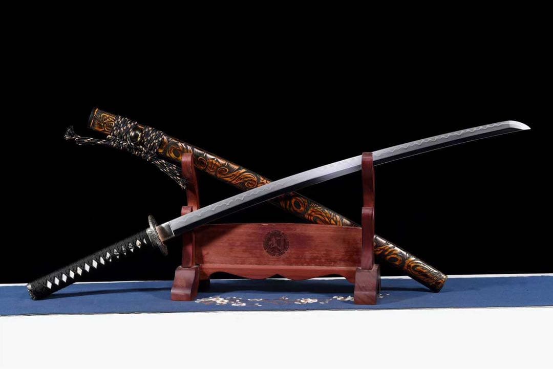 龍巻風雲 日本刀 高級本格居合刀 武具 舞踊刀 古兵器 太刀 武蔵 大漆鞘