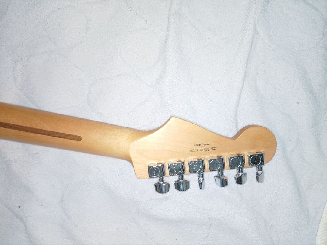 Fender Stratocaster Pre-Wired SSSピックガード