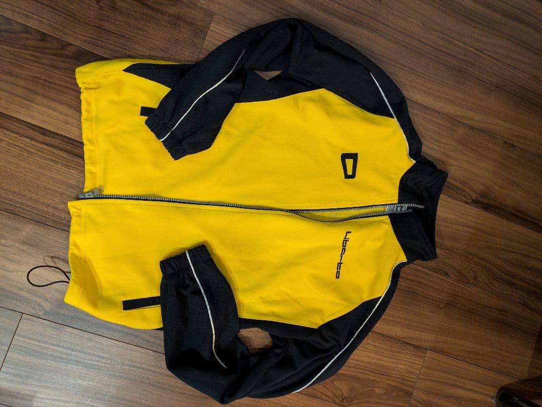 【リベルタユニフォーム】160サイズ　 サッカーウェアセット イエロー/ネイビー