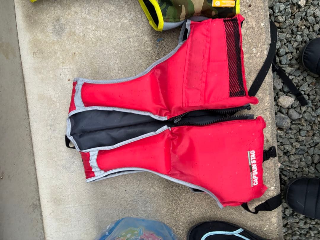 海遊び　川遊び　マリンシューズ　浮き輪　ライフジャケット