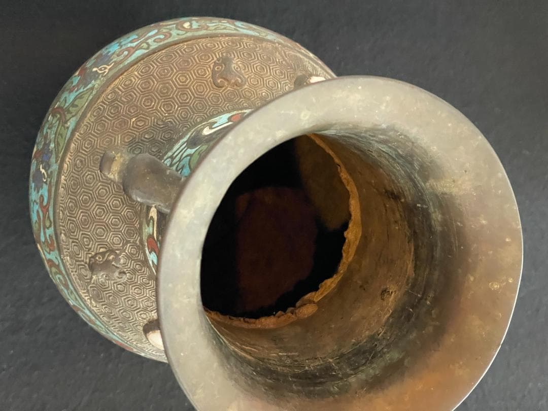 希少 中国 花瓶 壺 美術 古銅 古玩 宝石嵌 翡翠 亀甲文 七宝 双獣耳 龍飾