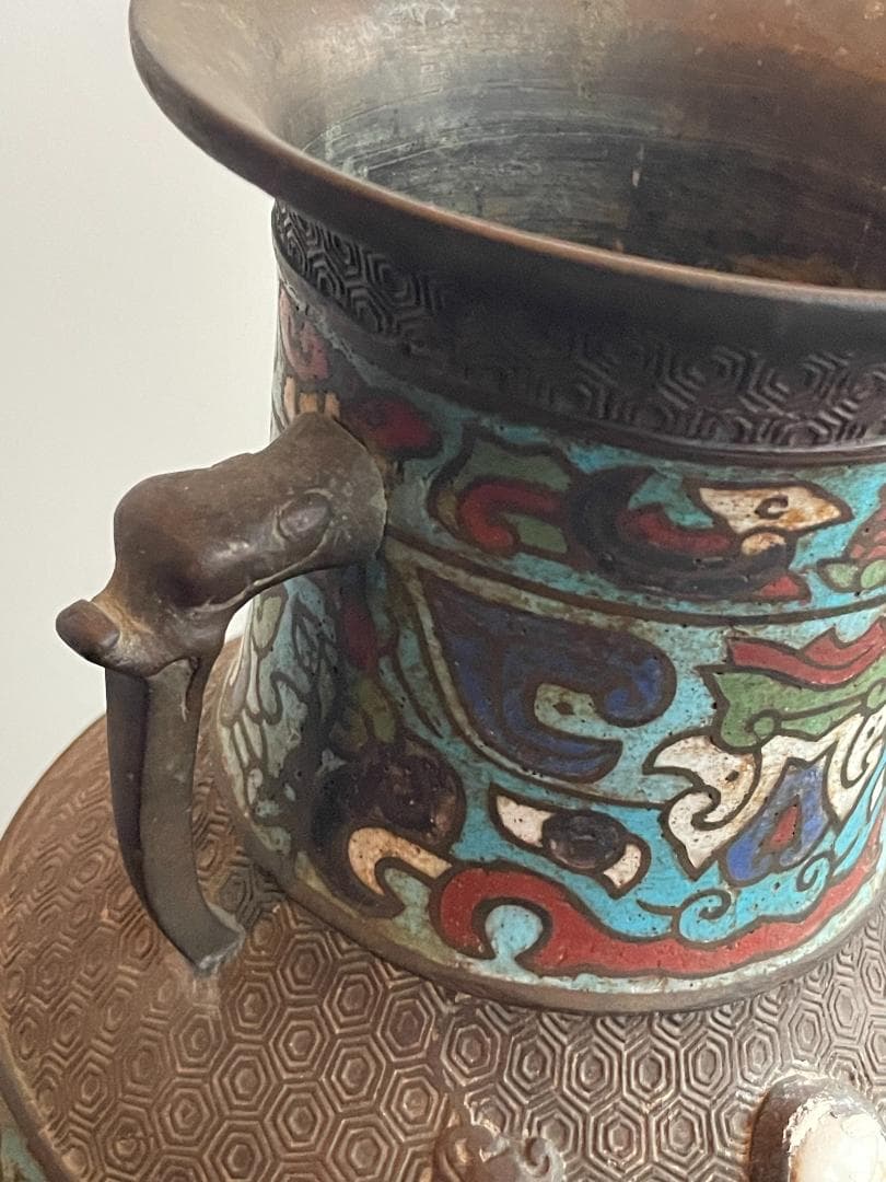 希少 中国 花瓶 壺 美術 古銅 古玩 宝石嵌 翡翠 亀甲文 七宝 双獣耳 龍飾