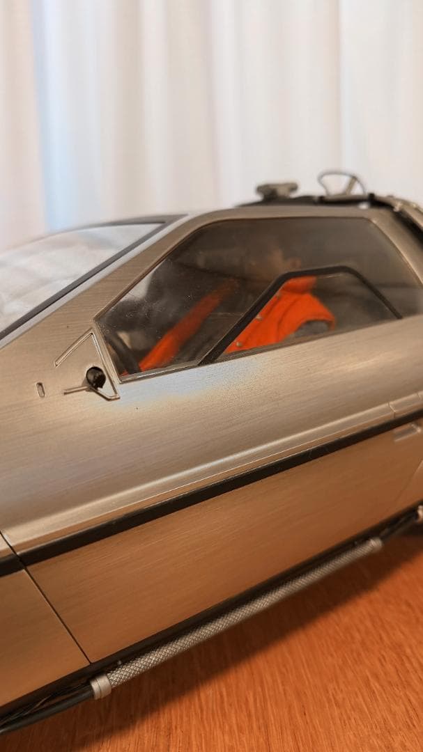 ホットトイズ1 6スケールデロリアンバックトゥザフューチャー