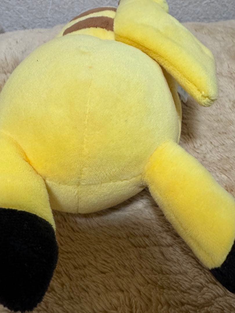 ムンク展　ピカチュウ　ぬいぐるみ