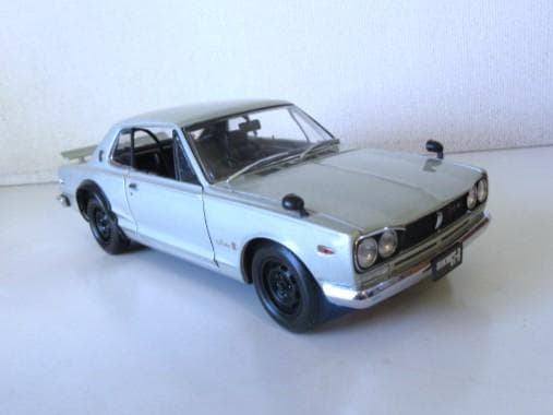 特価 京商 (1/18) 昭和の名車 愛のスカイライン GT-R ライト点灯