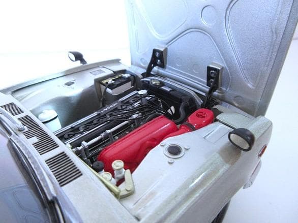 特価 京商 (1/18) 昭和の名車 愛のスカイライン GT-R ライト点灯