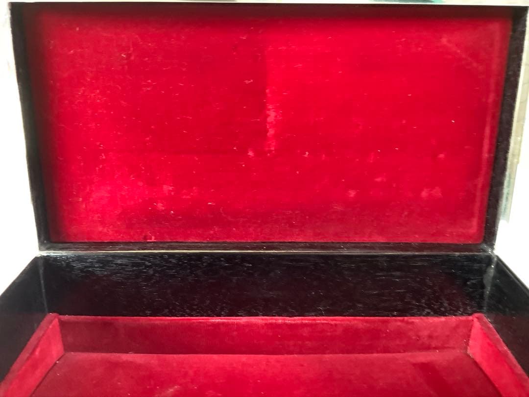 銀製 宝石箱 silver950 鍵付 草花紋様手彫り装飾 作家銘有 骨董品