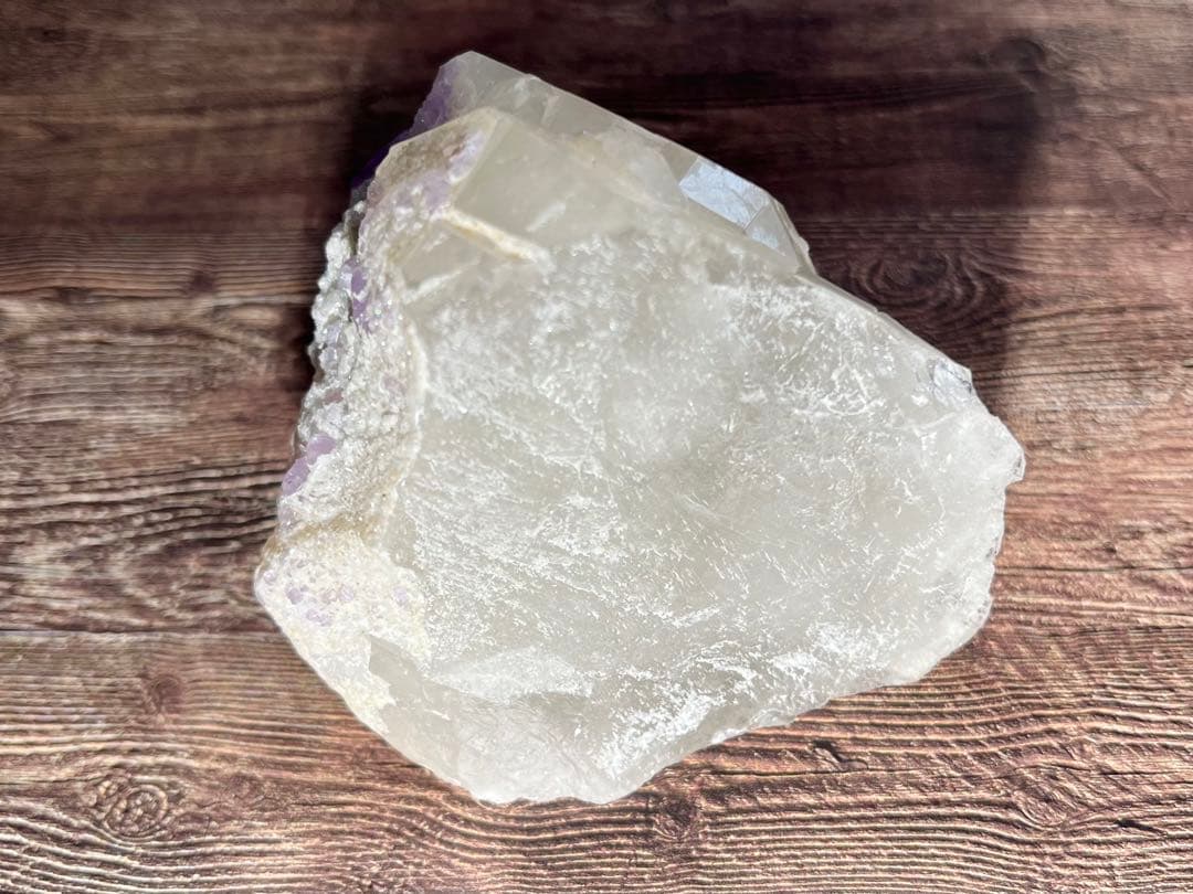 パキスタン産 パープルアパタイト on クォーツ 原石 鉱物