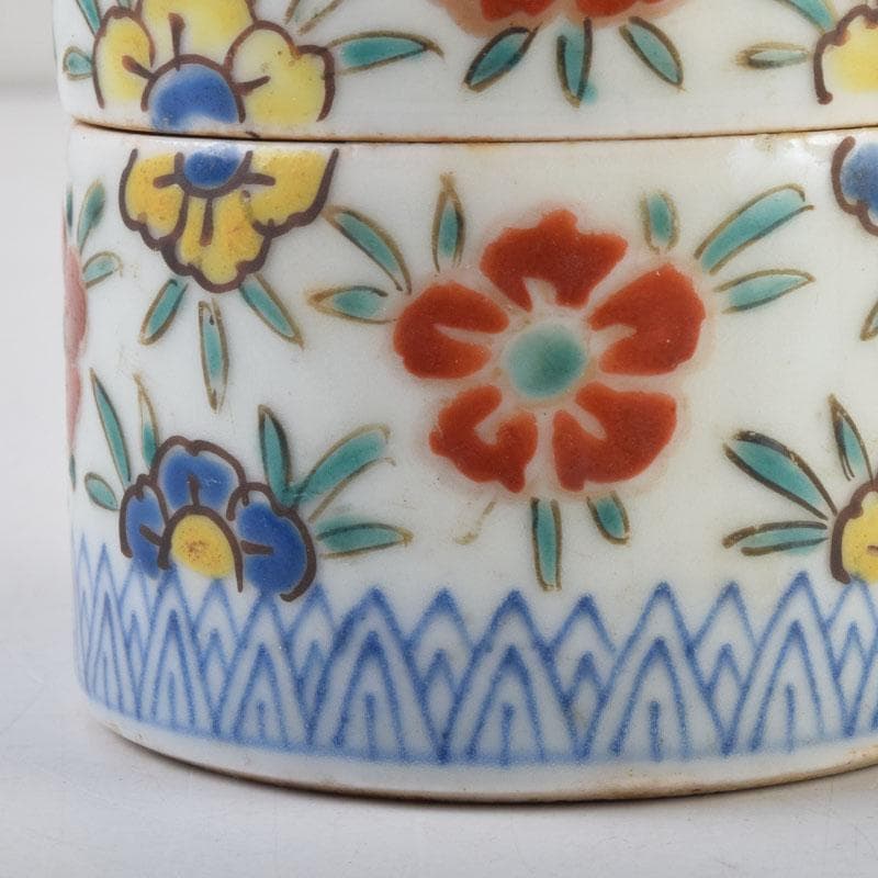 中国　粉彩　花草文　三段重箱　蓋物　V　8785