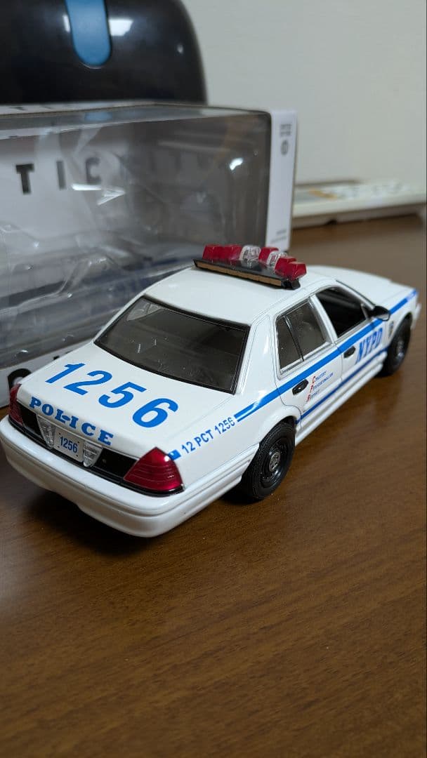 Greenlight Ford Crown Victoria NYPD ミニカー