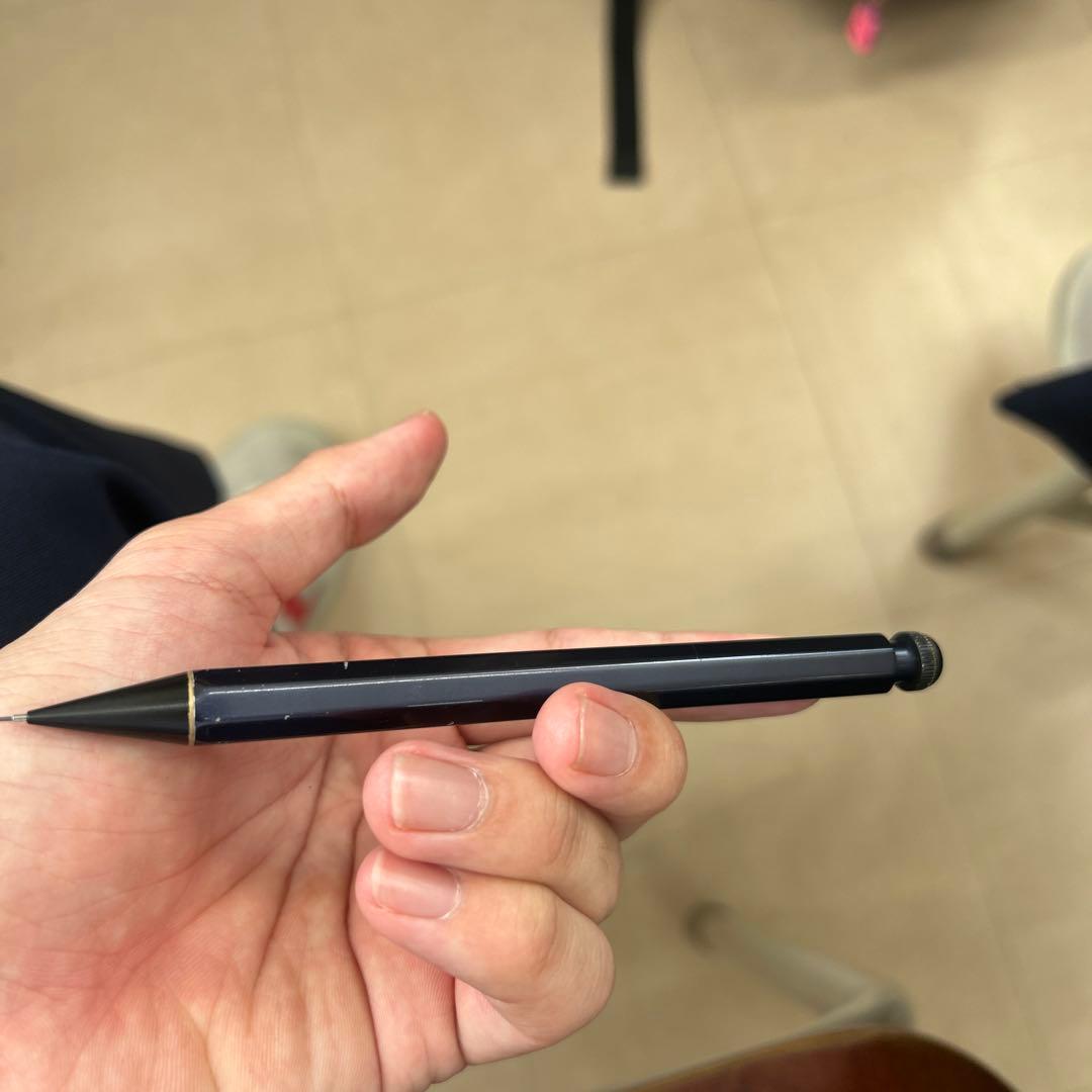 黒のシャープペンシル 本体