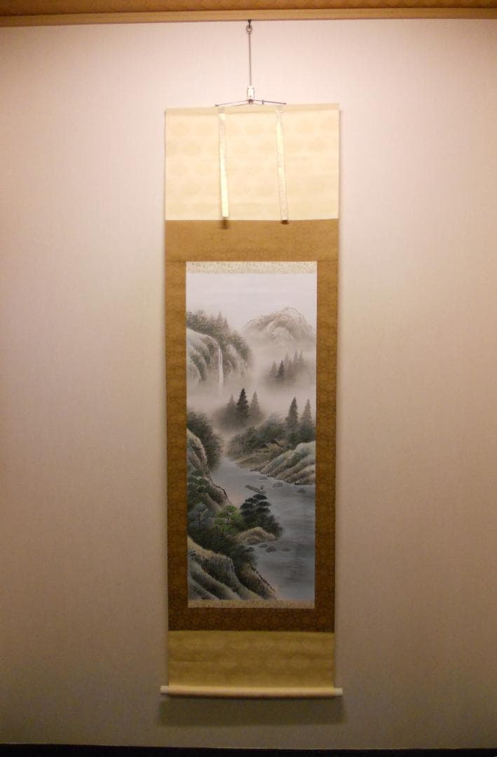 掛け軸 春光 彩色山水 絹本 希少 軸装 茶道具 掛軸 美品 です。