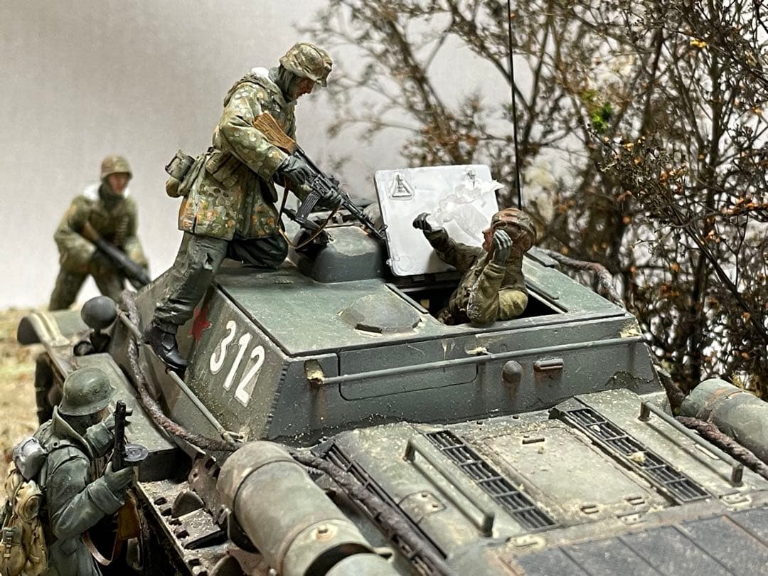 戦車ジオラマ　1/35 ロシアSU122と親衛隊兵士