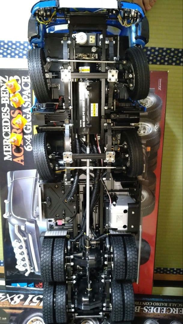 1/14RC メルセデス・ベンツ アロクス 4151 8x4 ダンプトラック