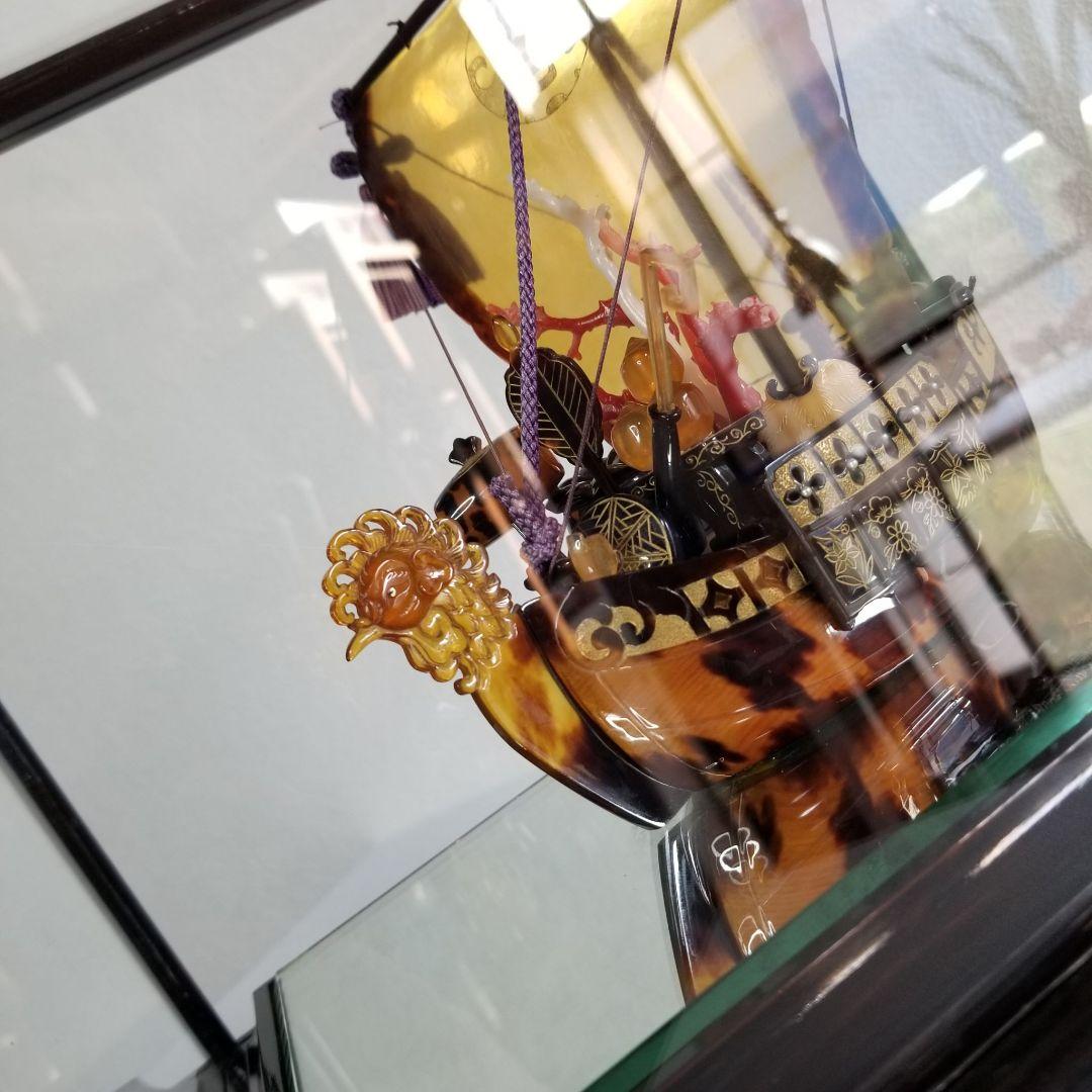 本鼈甲　べっ甲　鳳凰宝船　置物　血赤珊瑚、白珊瑚　ガラスケース　縁起物　オブジェ