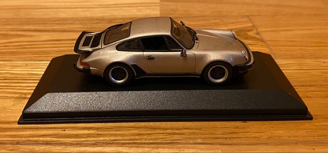 MINICHAMPS ポルシェ911 Turbo 1977 1/43
