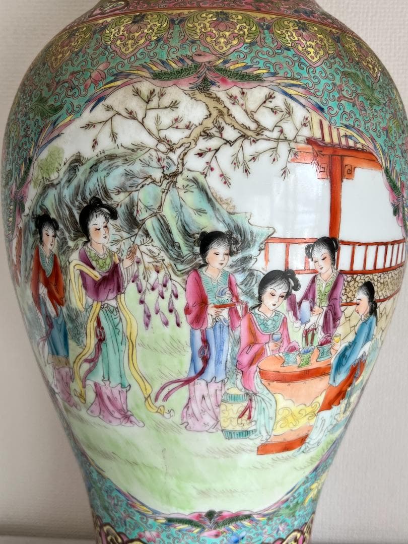 【海】粉彩 乾隆年製 満面手絵 開窓 人物庭園図 特大花瓶 70年代 中国美術品