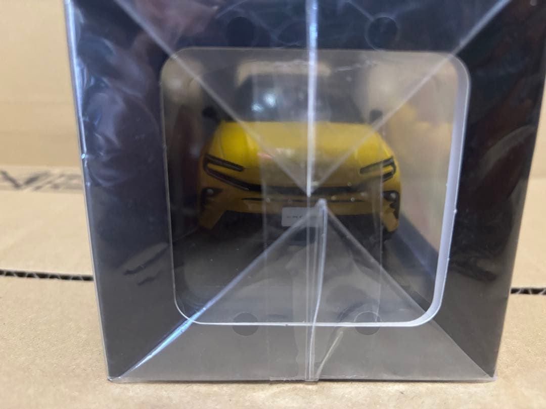 クラウンスポーツ　カラーサンプル　エモーショナルレッド & ブラック×マスタード