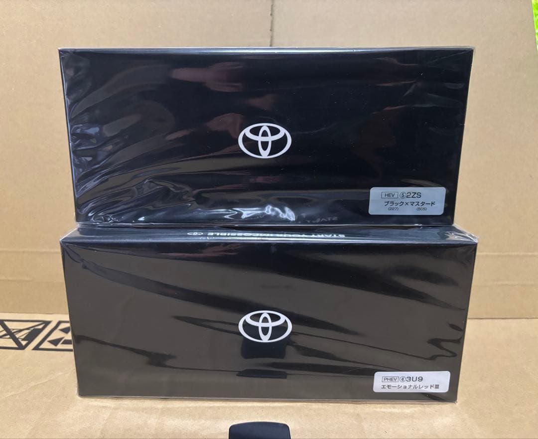 クラウンスポーツ　カラーサンプル　エモーショナルレッド & ブラック×マスタード