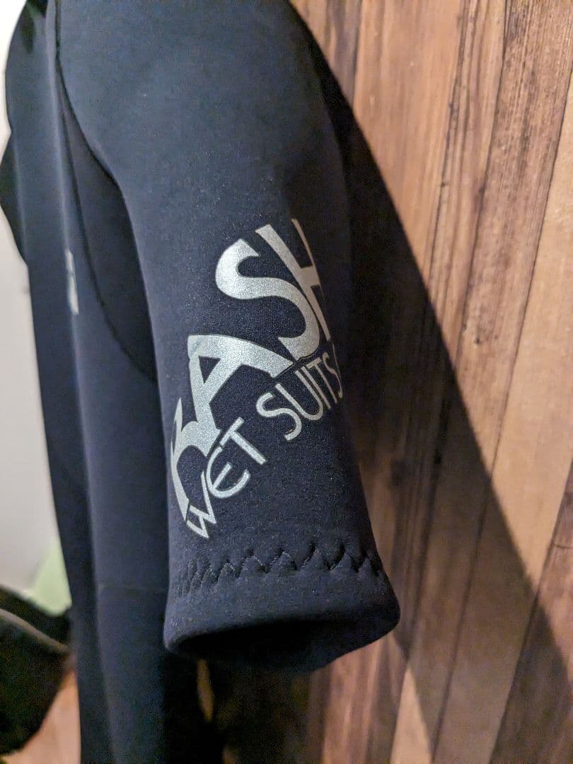 新品未使用　RASH シーガル ブラック 半袖　L/XL