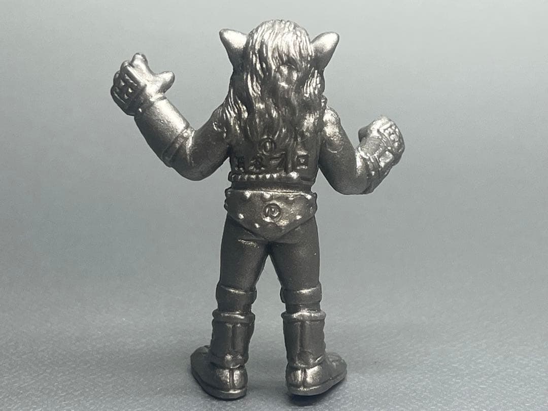 怪獣消しゴム　改造マグマ星人　シルバー色　ウルトラマン　消しゴム