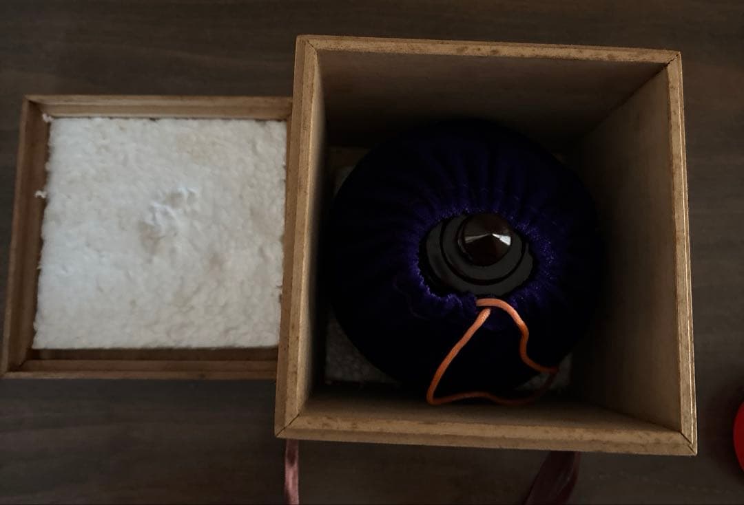 木箱入り　御香炉　本紫檀　金蒔絵　山水之図　雲龍　工芸品　アート　送料込み　新品