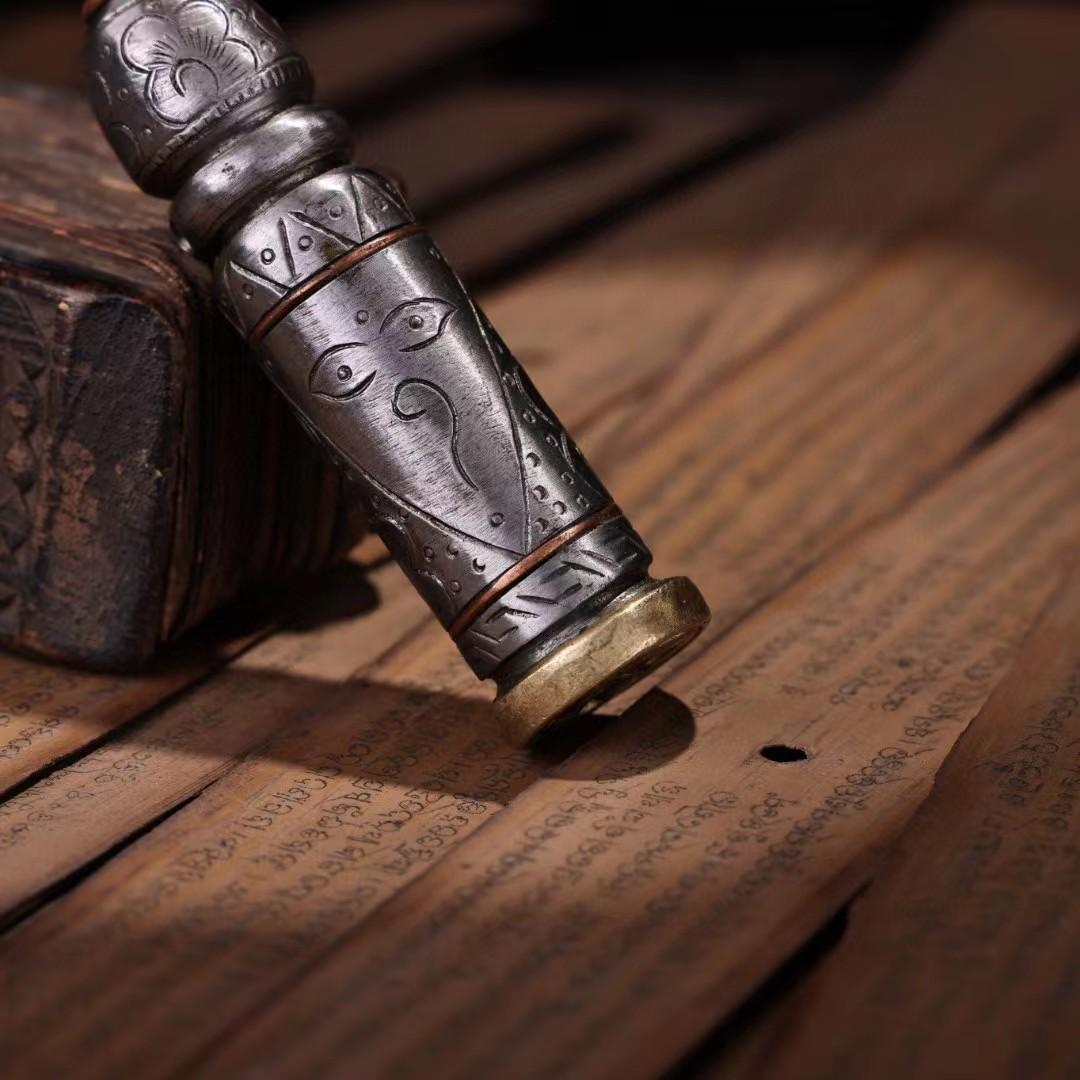 中国古美術・旧蔵チベット収·蔵伝工芸 ・寒鉄錾刻蔵伝印鑑・置物・文房具・時代物