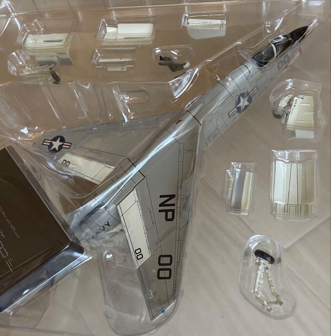 絶版希少新品　センチュリーウイングス/ 1/72 米海軍 F-８E クルセイダー