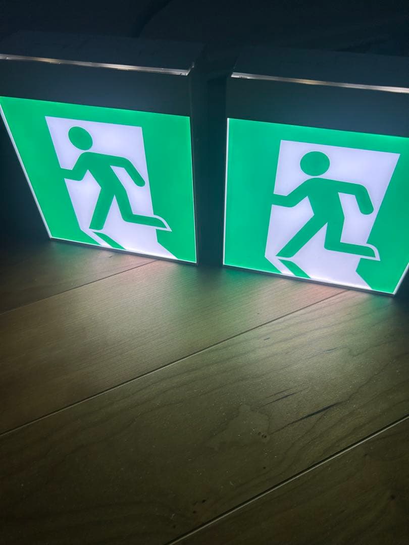 TOSHIBA 非常口、避難口誘導灯　C級片面FBK-10701-LS17 防災