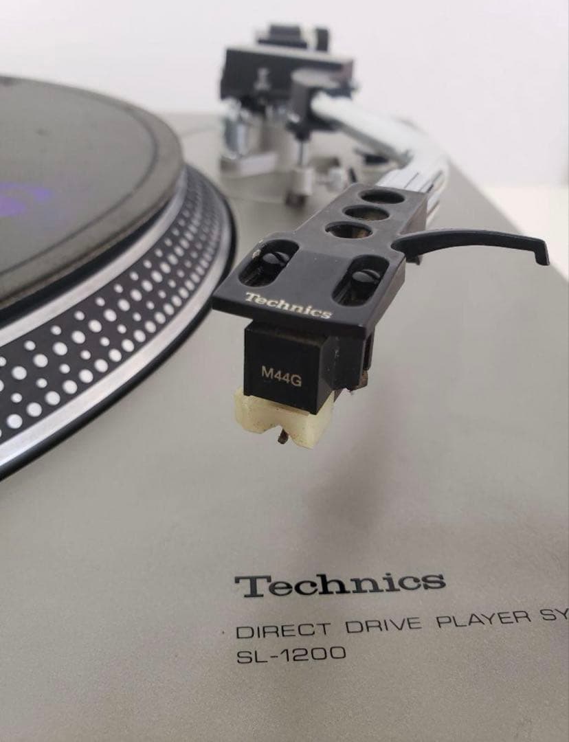 Technics SL-1200 ターンテーブル