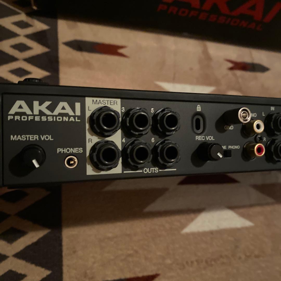 SALE中！送料無料 ドラムマシーン AKAI MPC LIVE 動作確認済