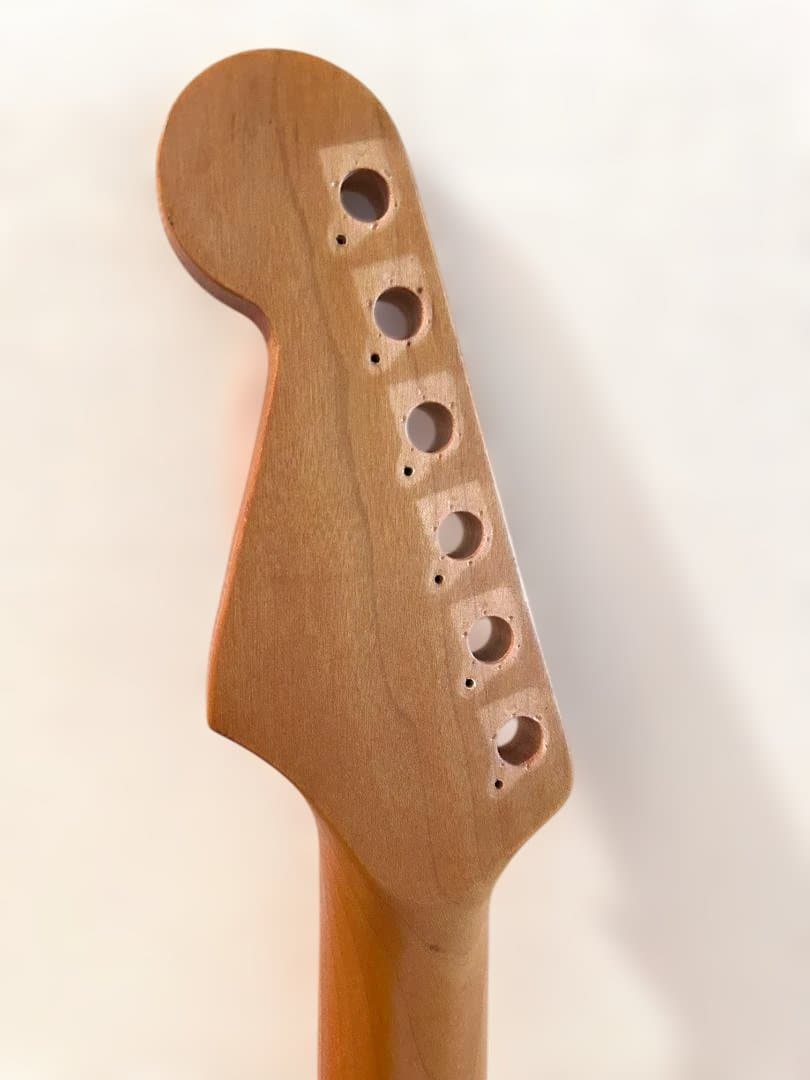 ストラトタイプ・ハードテイル・エレキギター・ボディとネックのジャンクセット