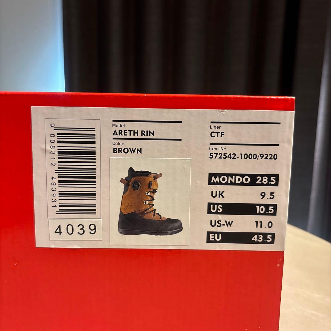 新品未使用ディーラックスDeeluxeアースリン 定価79800円　28.5cm