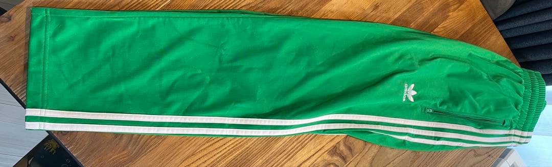 adidas グリーン ジャージパンツ ファイヤーバード