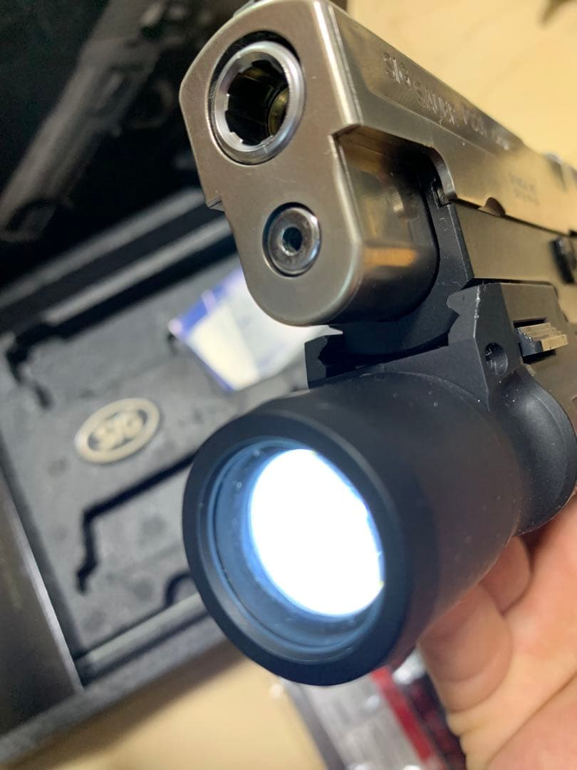 美品　東京マルイ SIG シグ P226R ハーフステンレスシルバーライト付き