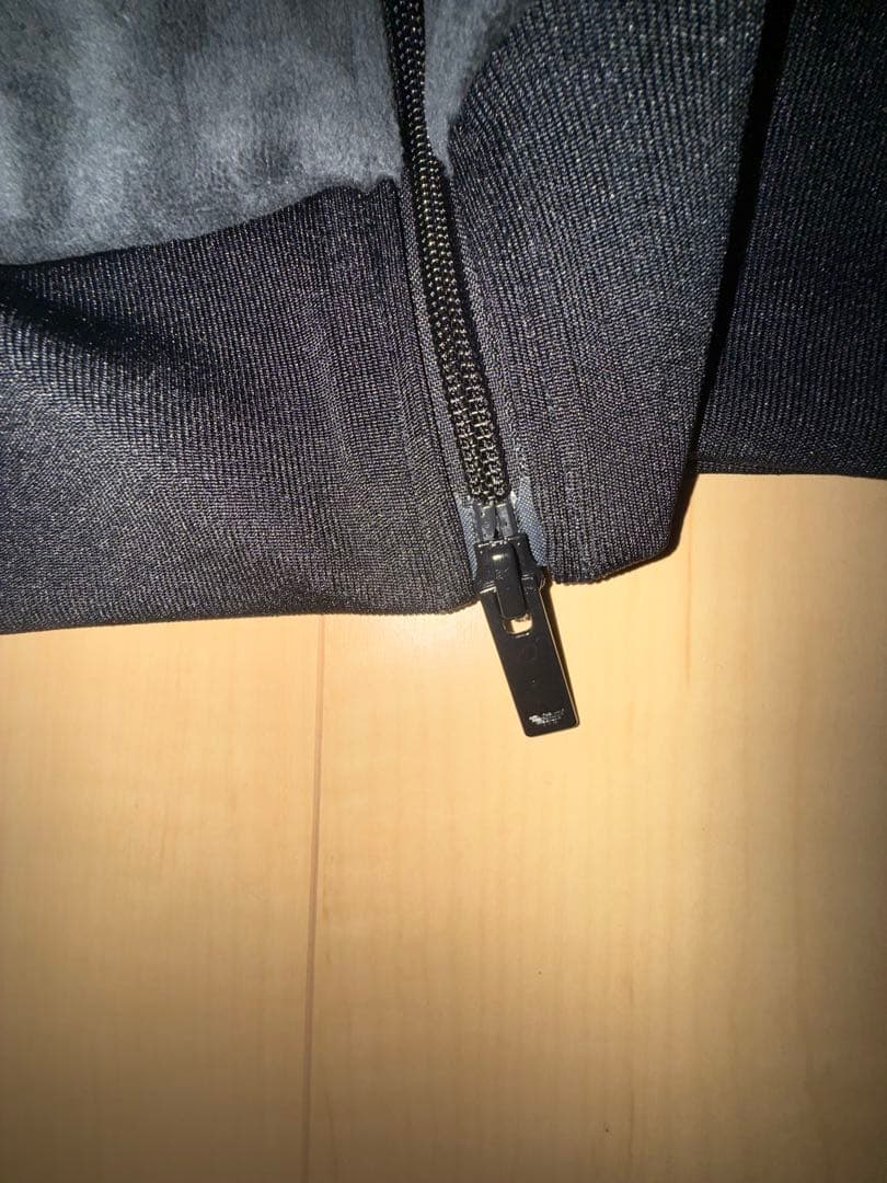 adidasトラックジャケットベロア